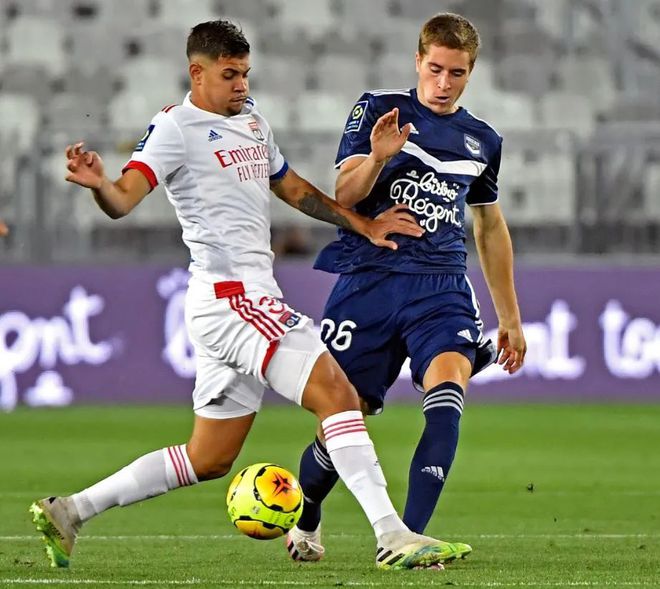 包含里昂客场力克波尔多，取得关键三分的词条