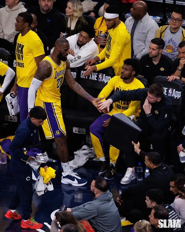 开云体育下载-包含篮球巨星光临主场，球迷热情高涨的词条