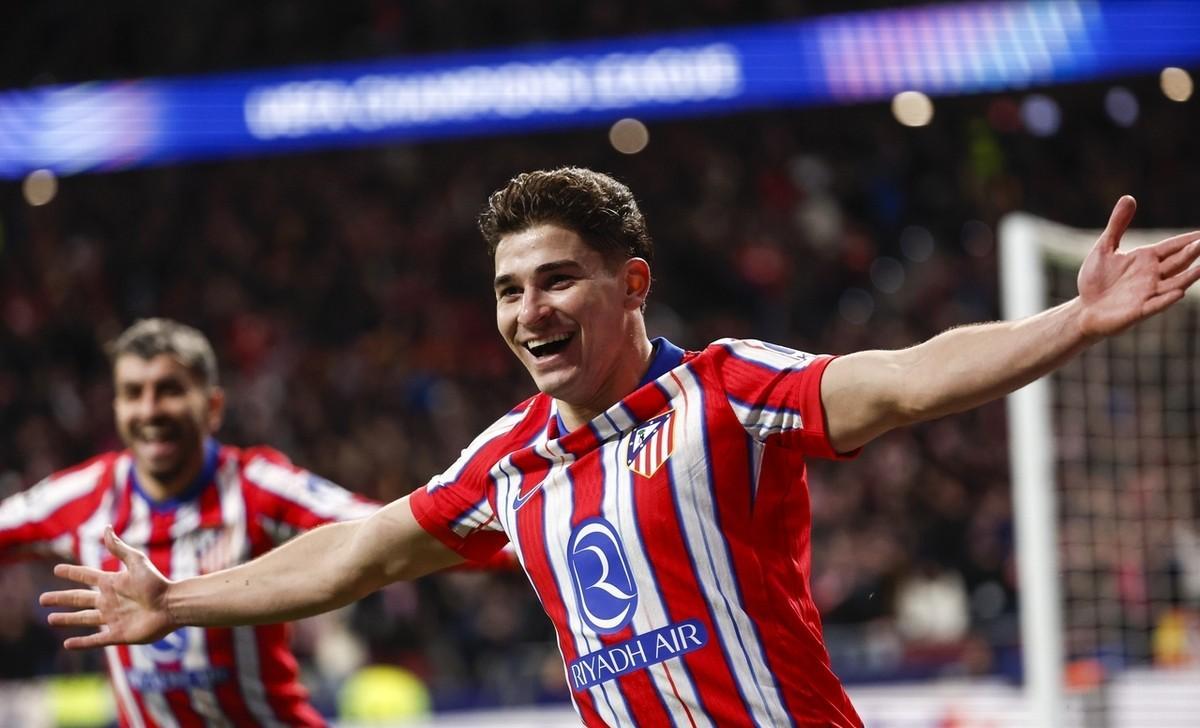 阿贾克斯神锋维吉克斯表现出色，助球队晋级欧冠的简单介绍