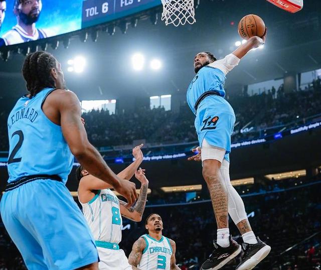 快船队在客场以分较大优势击败黄蜂队的简单介绍