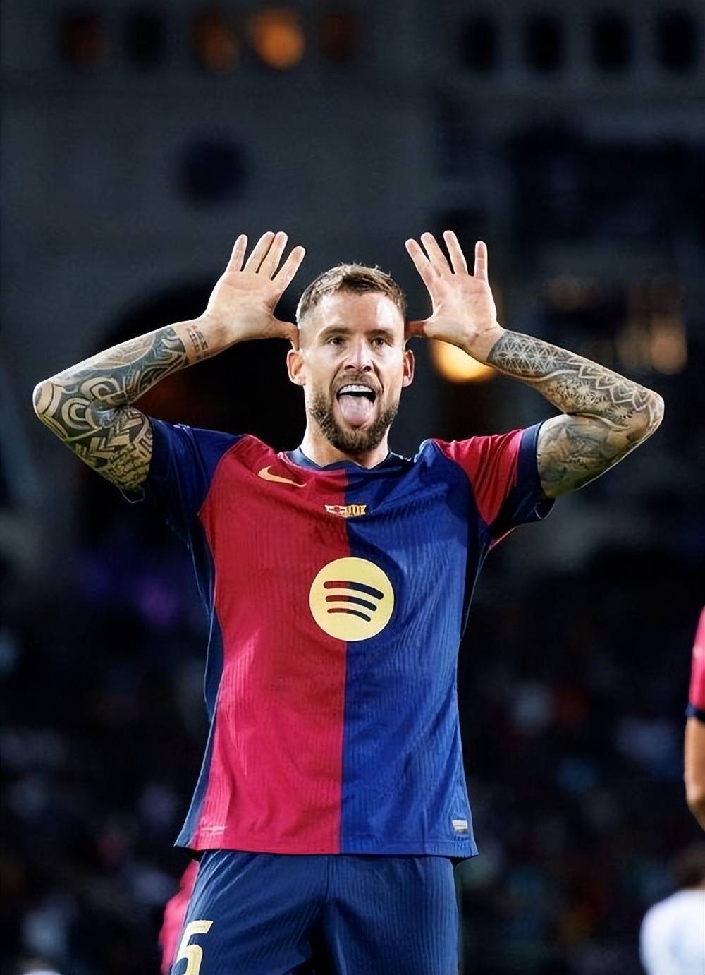 关于皇马巴萨倾力一搏：冠军为目标不懈努力的信息