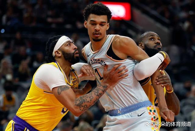 白热化对抗：球队白热化对抗比赛的激烈程度