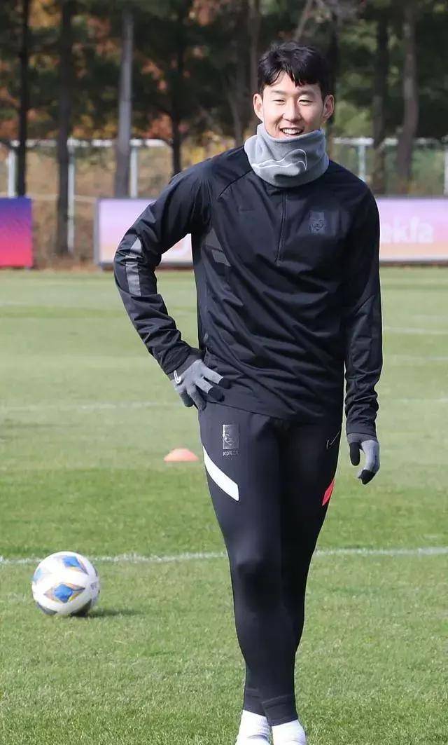 开云体育APP下载-运动员实力较量，场上场下都流露出激烈的竞争氛围的简单介绍