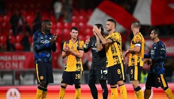 包含都灵客场大胜，挤进积分榜前列的词条