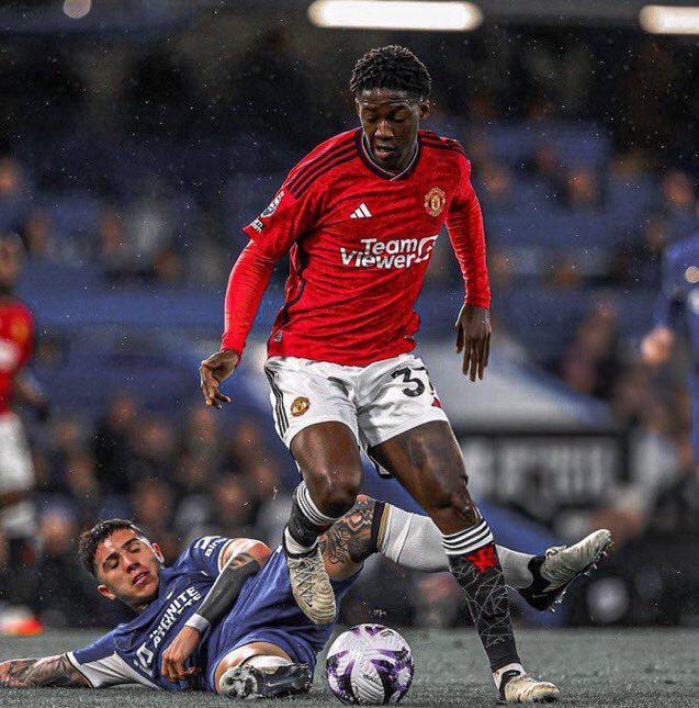 开云体育平台APP-曼联前锋梅开二度，助球队逆转比分取胜的简单介绍