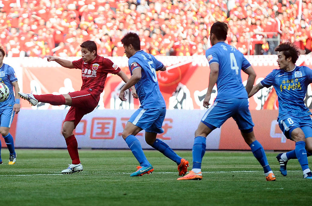 关于广州富力客场战平重庆力帆，保持不败记录的信息