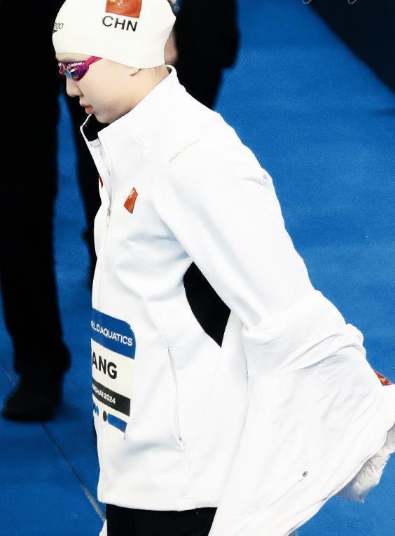 包含新加坡运动员荣登领奖台，鼓舞人心的词条