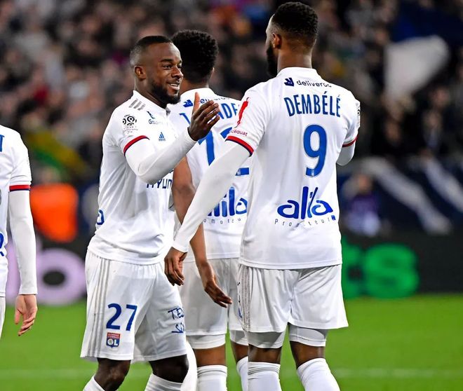 里昂客场取胜,实现客场逆转 里昂客场取胜,实现客场逆转