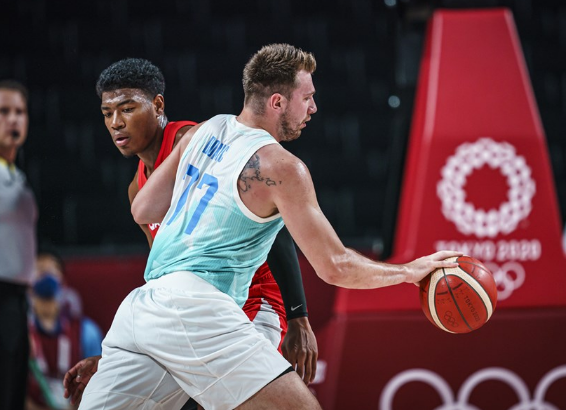 斯洛文尼亚队全力迎战，抢夺胜利