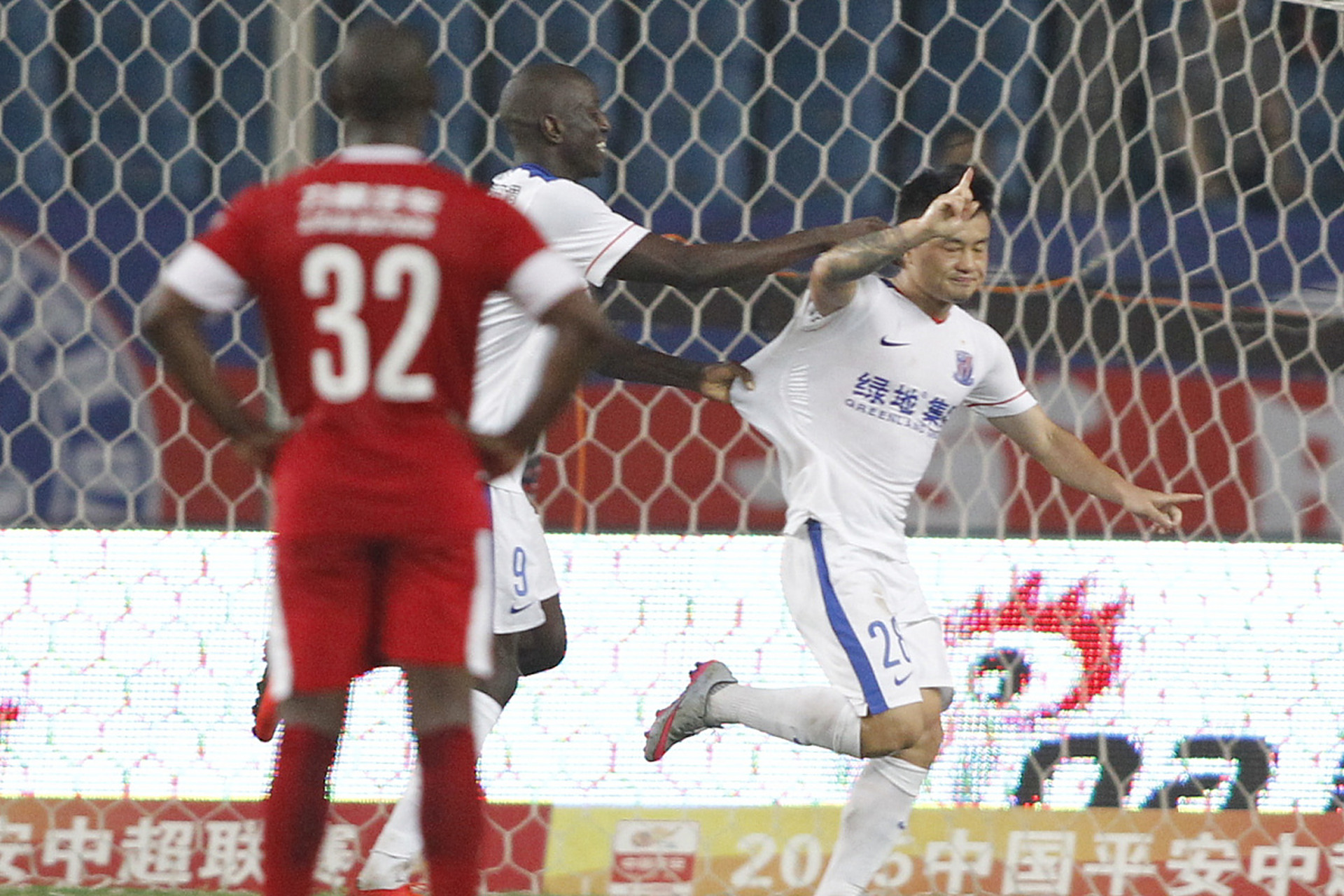 狼队客场击败富勒姆,客场豪取三分 狼队客场击败富勒姆,客场豪取三分