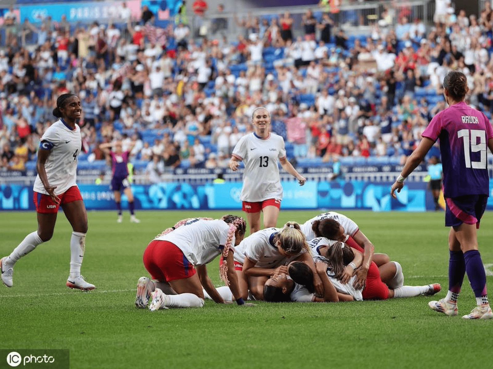 美国女足队成功晋级四分之一决赛的简单介绍