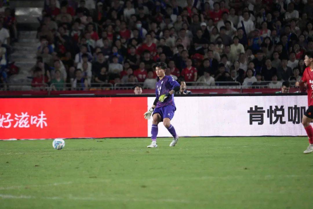 球队赛场表现令人惊叹，实力傲视群雄！