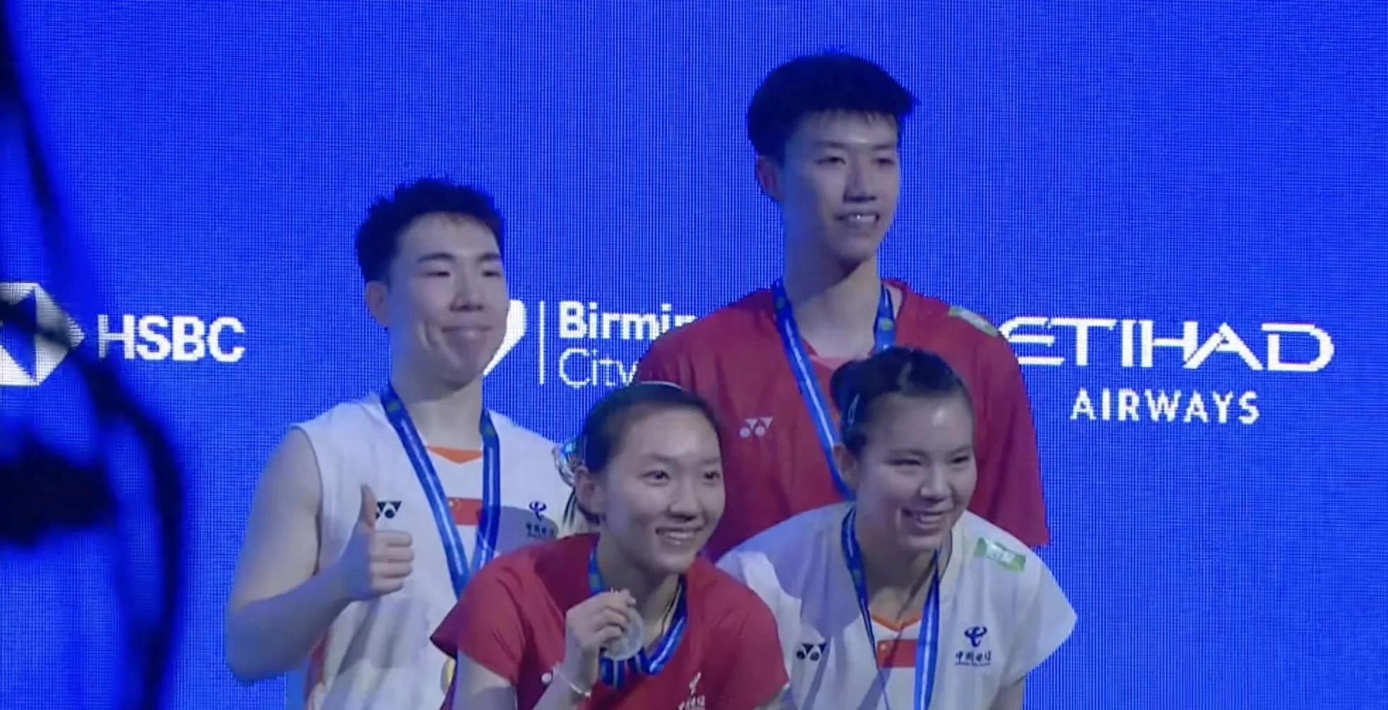 日本队夺得亚运会羽毛球混合团体冠军