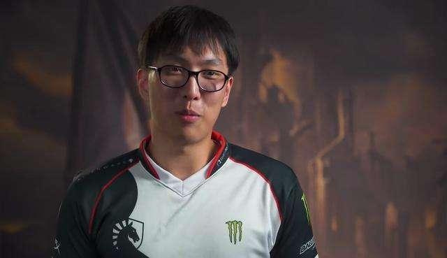 FLY翻盘CLG，JackeyLove开启传奇时刻淘汰赛2:1（釜山）