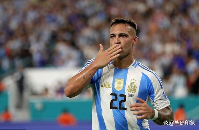 开云体育在线-MAD横扫TSM，Scout成为全场焦点小组赛2:1（伦敦）