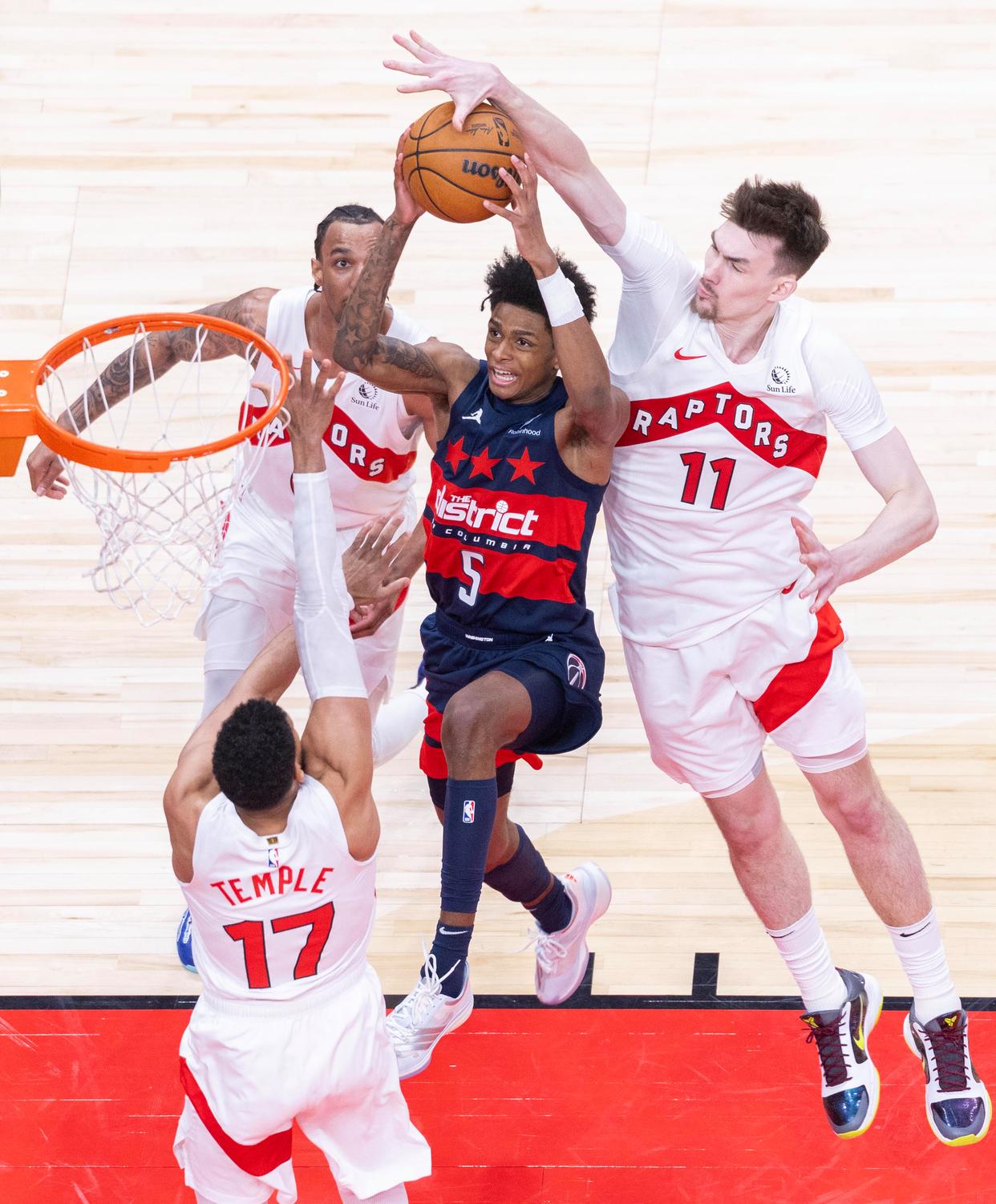 猛龙队主场大胜国王队 猛龙队主场大胜国王队