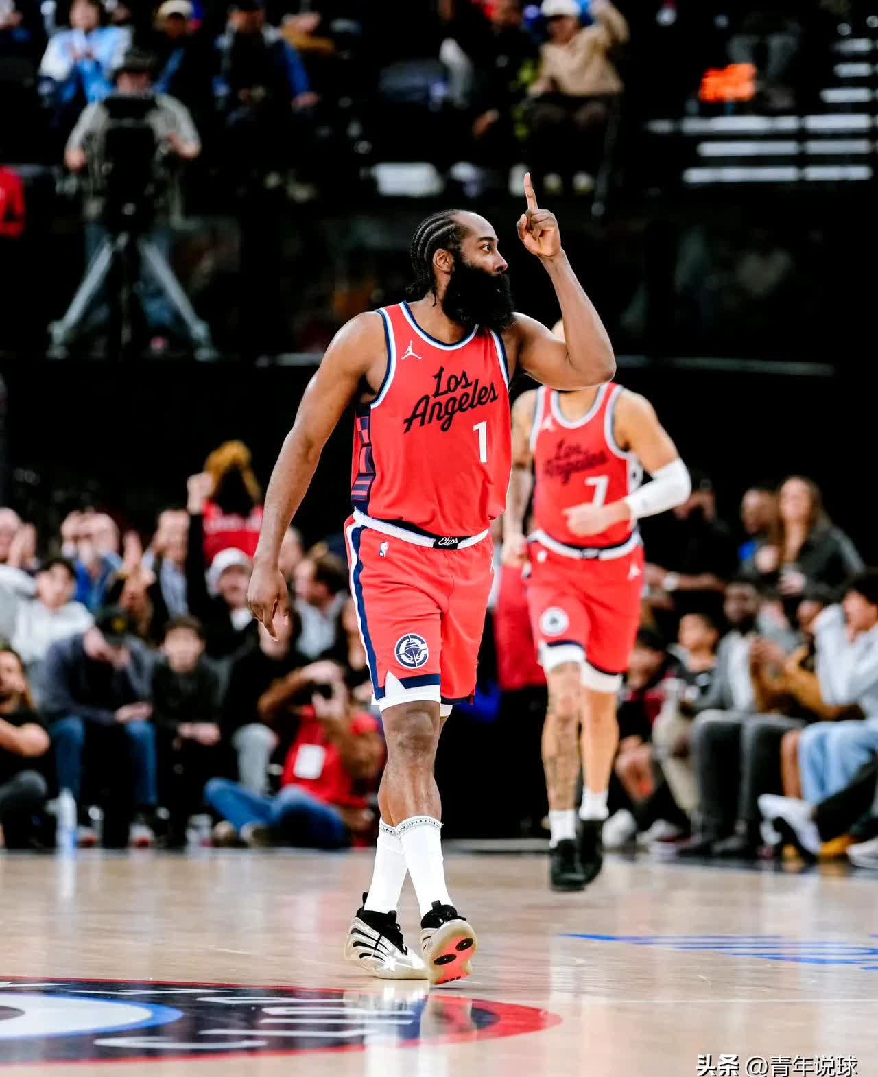 关于快船主场惨败马刺,德罗赞34分的信息 关于快船主场惨败马刺,德罗赞34分的信息