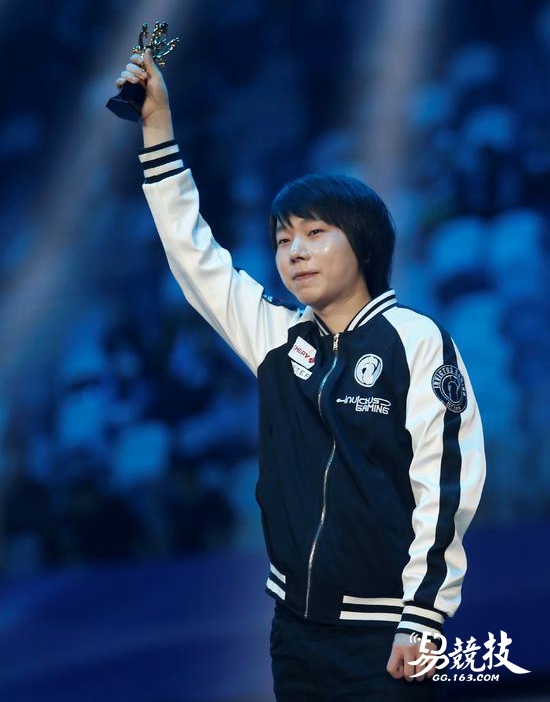 开云体育在线-Dota2选手赛后落泪，背后故事感人