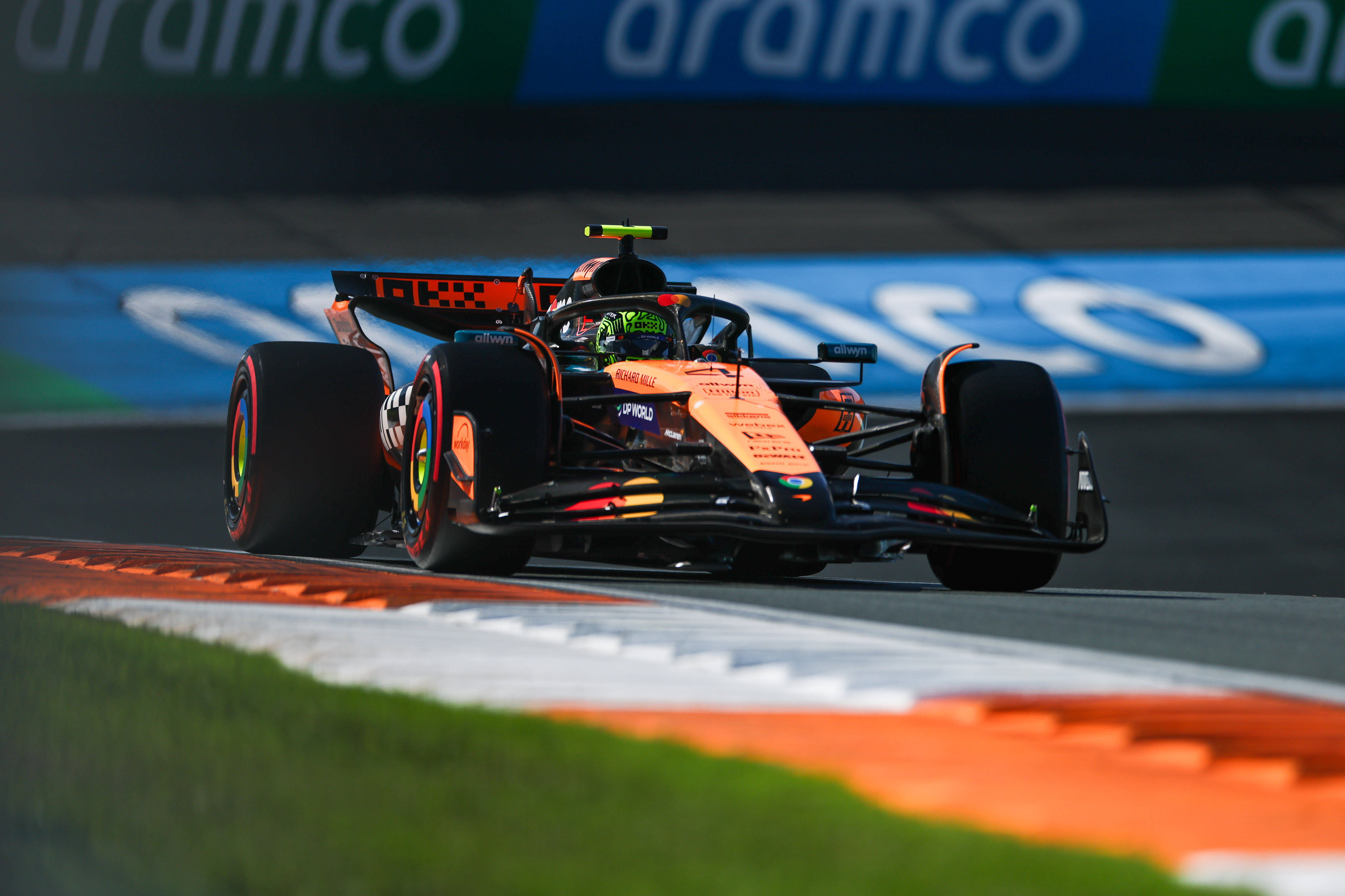 开云体育中国-红牛车队轻取法拉利，皮亚斯特里关键制胜