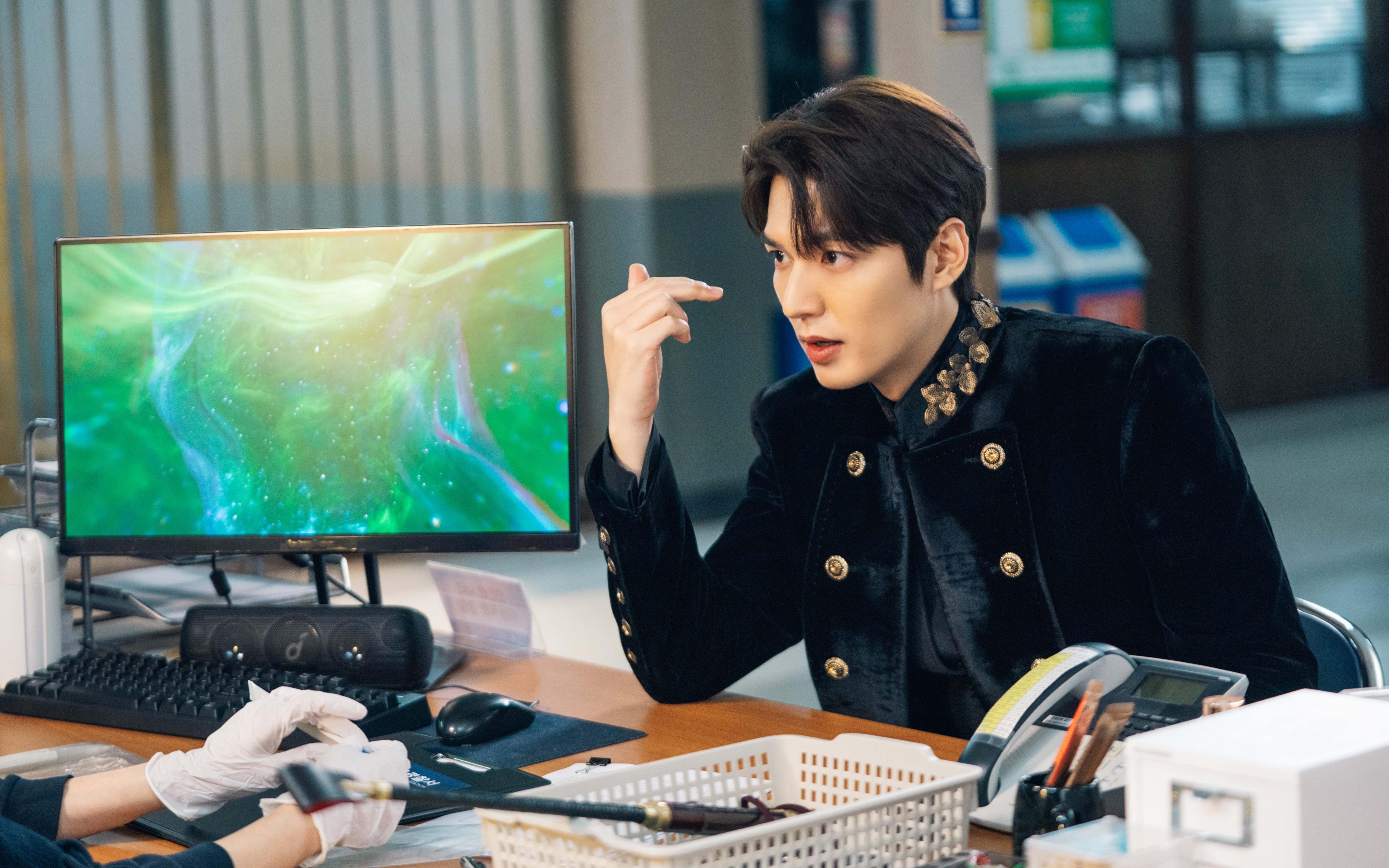 开云APP-战术革新，从乌克兰的钢铁防线到阿坎吉的英超接管